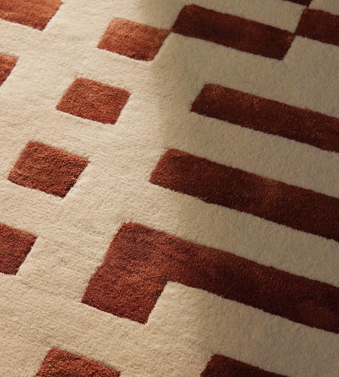 Modern Geometric Round Wool Rug – Brick Red Pattern on Cream – Hand-Tufted Accent Carpet