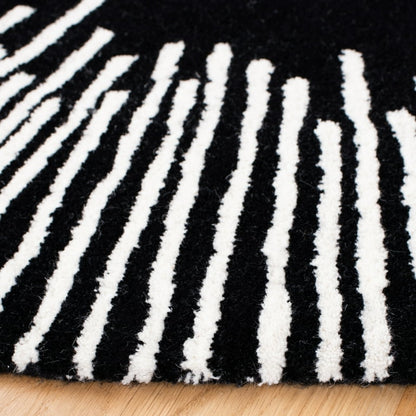Black Sunburst Round Rug – Hand-Tufted Wool | Bold Modern Accent